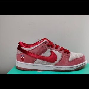Nike sb low dunk Strange Love Special box edition